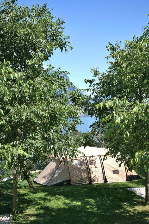 Camping Alpino - Nature Village Мальчезине Экстерьер фото