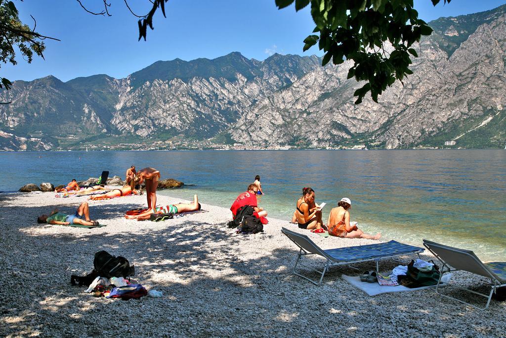 Camping Alpino - Nature Village Мальчезине Экстерьер фото